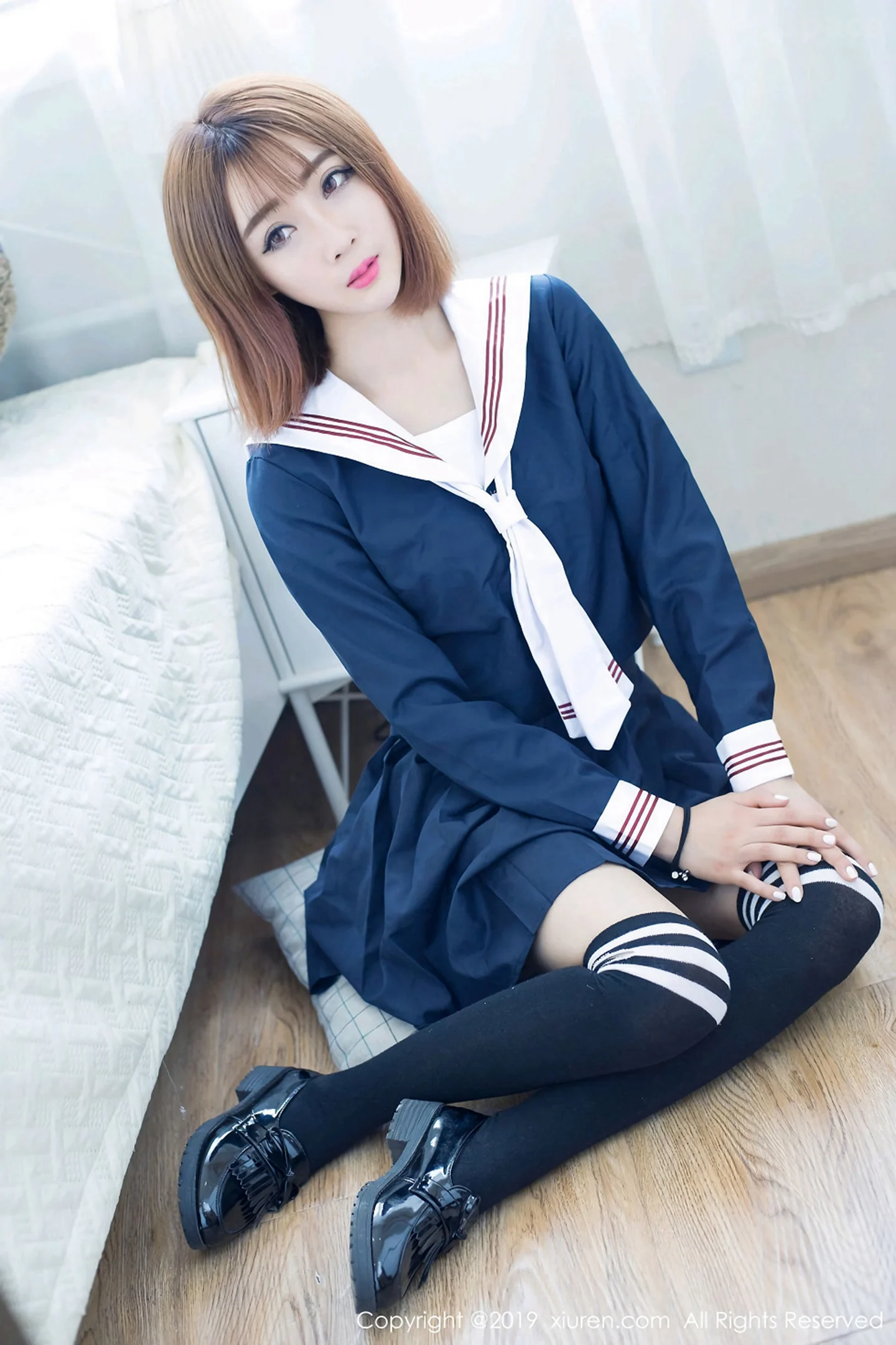 图片[2]-[XiuRen秀人网]VOL.1451 嫩模凌萍儿私房JK学生服半脱露蕾丝内衣傲人豪乳诱惑写真44P-秀人网官方网站